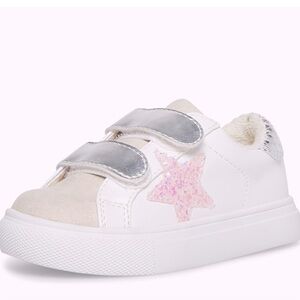 Toddler sz 11 Cute Sneakers  💕